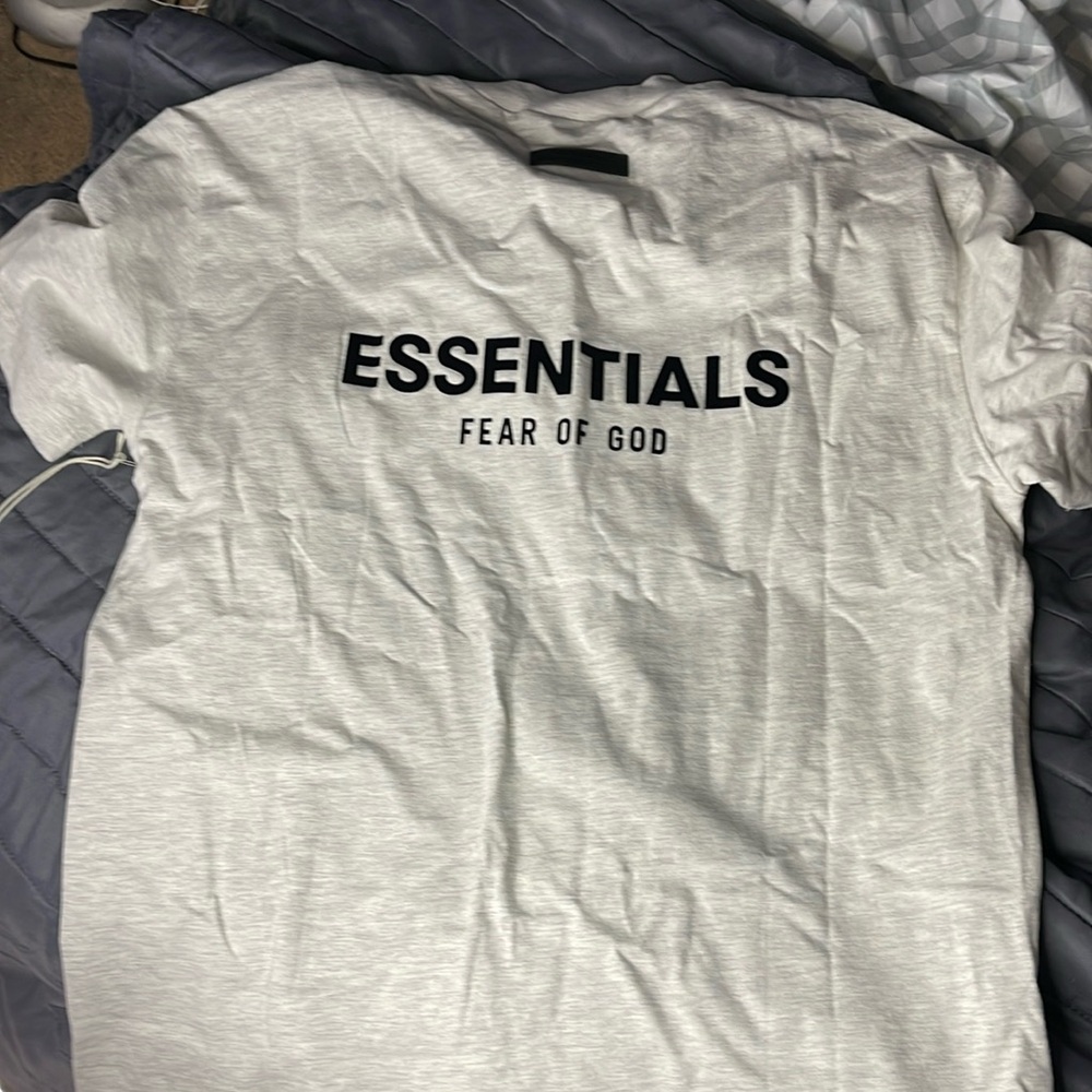 Essential light grey shirt (M)